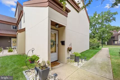 5013 S Convent Ln #H, Philadelphia, PA 19114