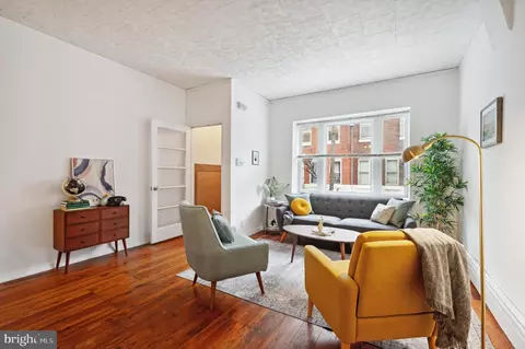 829 Greenwich St, Philadelphia, PA 19147