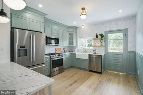 2542 E Dauphin St, Philadelphia, PA 19125
