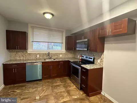 122 W Sedgwick St, Philadelphia, PA 19119