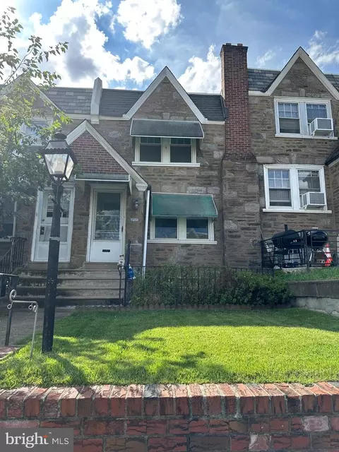 5252 Arbor St, Philadelphia, PA 19120