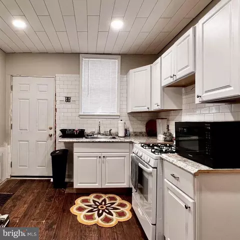 2537 S American St, Philadelphia, PA 19148