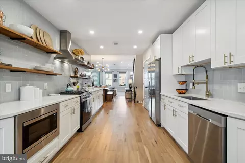 1937 S 5th St, Philadelphia, PA 19148