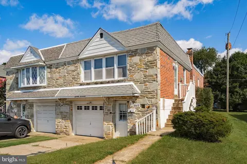 7017 Crease Ln, Philadelphia, PA 19128