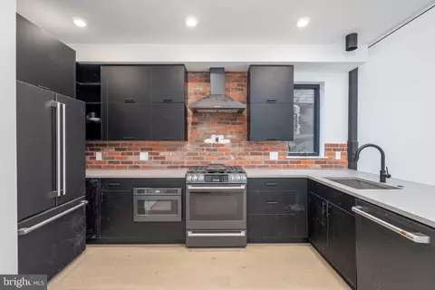 1139 N 41 N 3rd St #3, Philadelphia, PA 19123