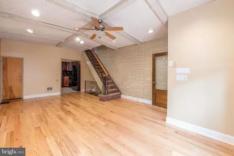 2412 S Watts St, Philadelphia, PA 19148
