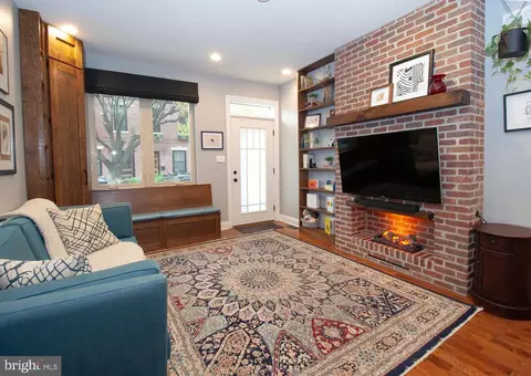2319 E Thompson St, Philadelphia, PA 19125