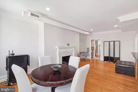 1112 Spruce St #4, Philadelphia, PA 19107