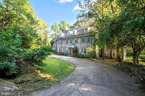 31 W 29 W Bells Mill Rd, Philadelphia, PA 19118