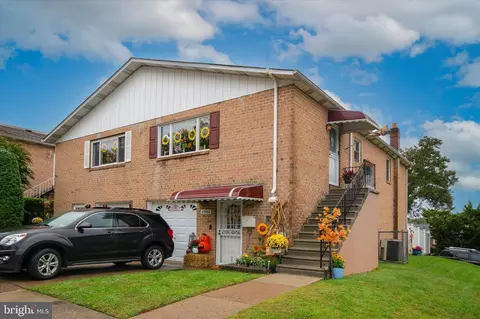1946 Ambassador St, Philadelphia, PA 19115