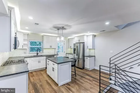 220 Fountain St, Philadelphia, PA 19128