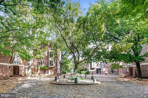 323 Lawrence Ct, Philadelphia, PA 19106