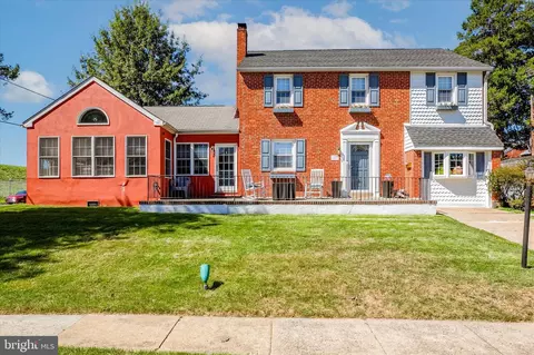 700 Ivins Rd, Philadelphia, PA 19128