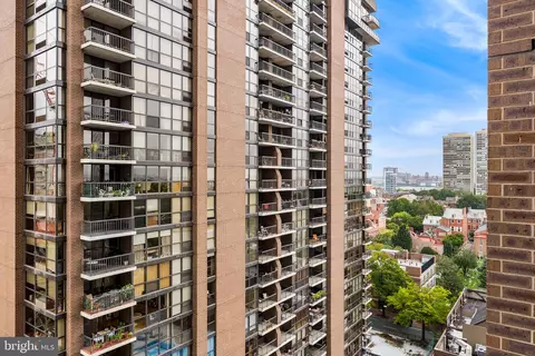 241 S 6th St #1402, Philadelphia, PA 19106