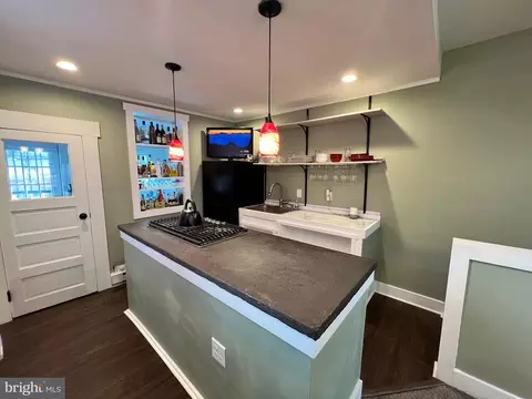 240 E Garrett St, Philadelphia, PA 19119