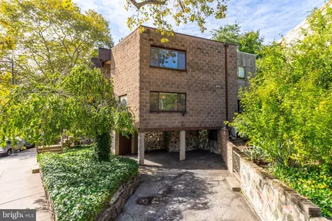 4005 Woodland Ave, Philadelphia, PA 19104