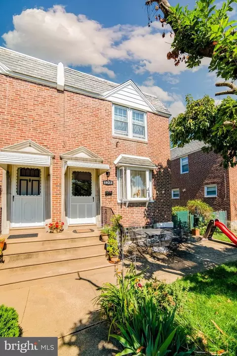 1823 Stanwood St, Philadelphia, PA 19152