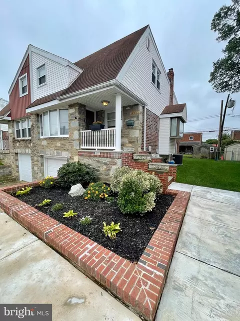 8823 Dewees St, Philadelphia, PA 19152