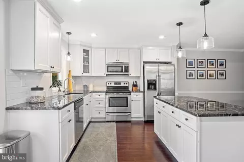 319 Lodge Rd, Philadelphia, PA 19128
