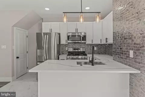 8313 Chelwynde Ave, Philadelphia, PA 19153