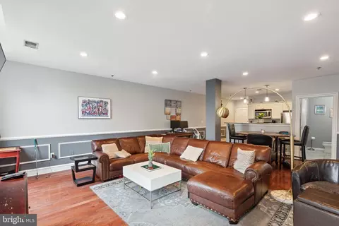 1811 19 Chestnut St #702, Philadelphia, PA 19103