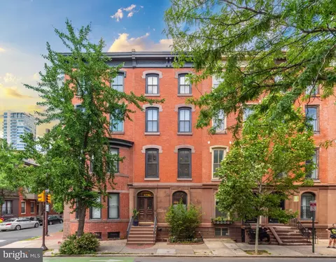 1539 Pine St, Philadelphia, PA 19102