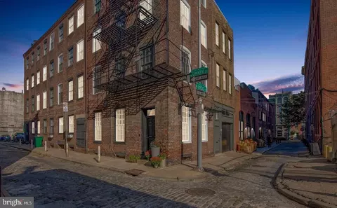 142 N Bread St #3, Philadelphia, PA 19106