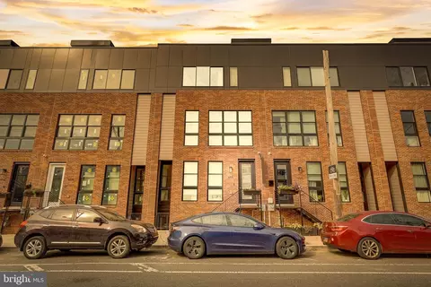 672 N 13th St, Philadelphia, PA 19123