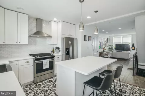 1031 Daly St, Philadelphia, PA 19148