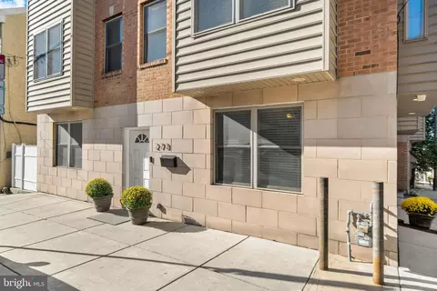 273 Grape St, Philadelphia, PA 19128