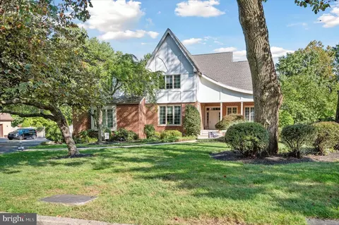13 S Kings Oak Ln, Philadelphia, PA 19115