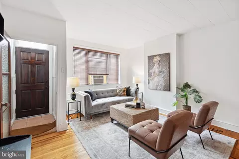 137 Hoffman St, Philadelphia, PA 19148