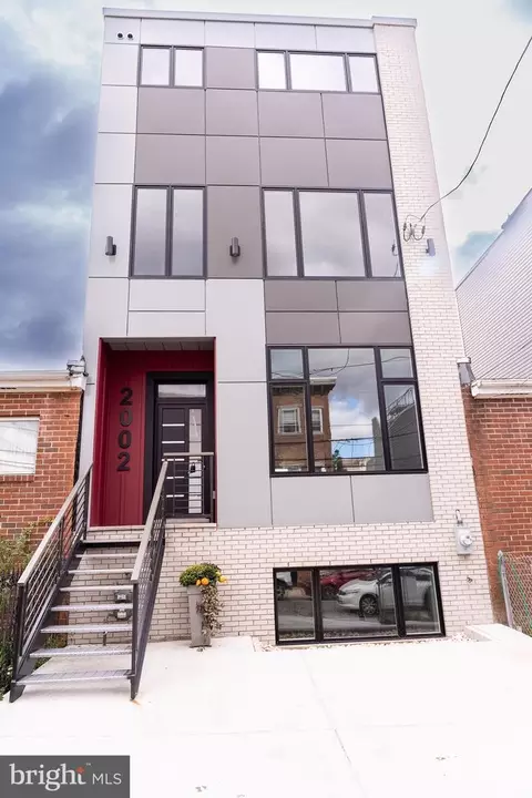 2002 Brown St, Philadelphia, PA 19130