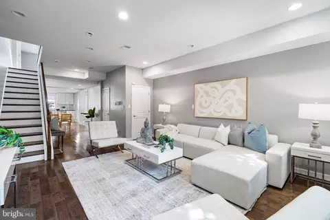 2037 Carpenter St, Philadelphia, PA 19146