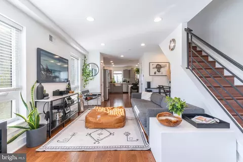 184 W Oxford St, Philadelphia, PA 19122