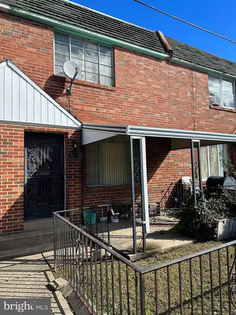 6487 Lensen St, Philadelphia, PA 19119