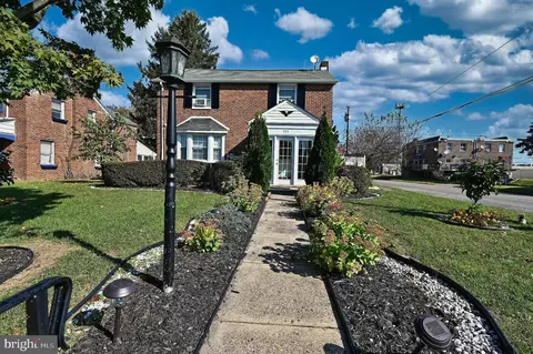 933 Fanshawe St, Philadelphia, PA 19111