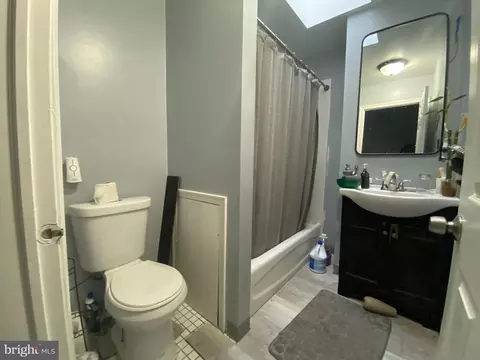 435 W Bristol St, Philadelphia, PA 19140