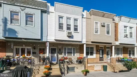 2440 S Lawrence St, Philadelphia, PA 19148