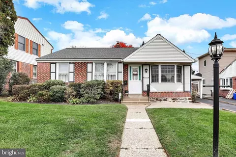 517 Larkspur St, Philadelphia, PA 19116