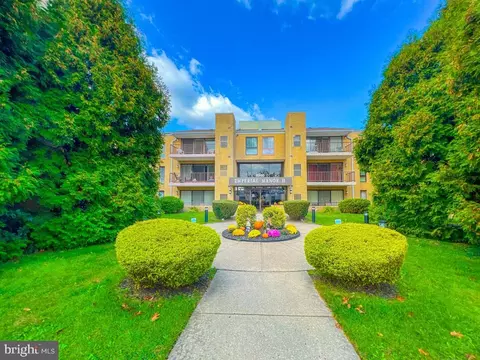 8940 Krewstown Rd #102, Philadelphia, PA 19115