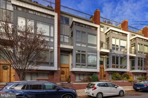 2113 Race St, Philadelphia, PA 19103
