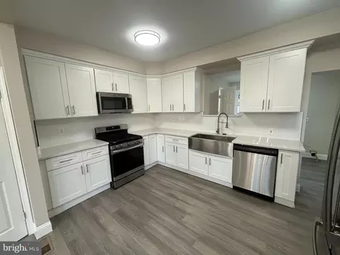 8012 Jeanes St, Philadelphia, PA 19111
