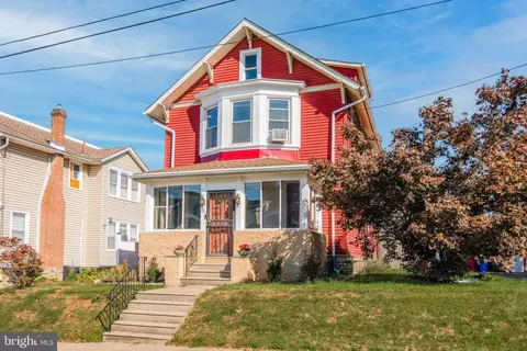 321 Fanshawe St, Philadelphia, PA 19111