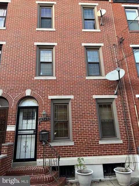 1907 Carpenter St, Philadelphia, PA 19146