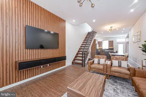 2833 S Warnock St, Philadelphia, PA 19148
