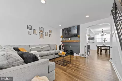 6504 Crescentville Rd, Philadelphia, PA 19120