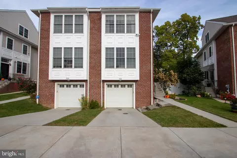 522 Kingsley Ct, Philadelphia, PA 19128