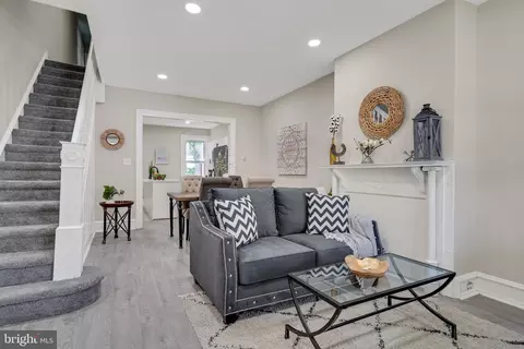 4637 Oakland St, Philadelphia, PA 19124