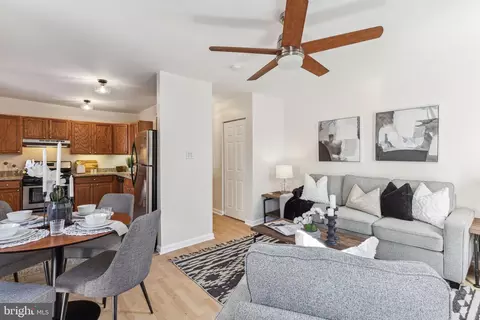 909 S 20th St #2, Philadelphia, PA 19146